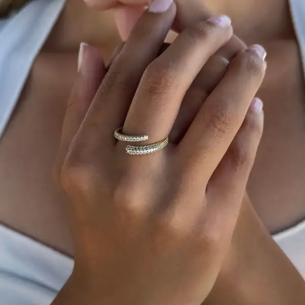 Overlapping Crystal Fashion Ring