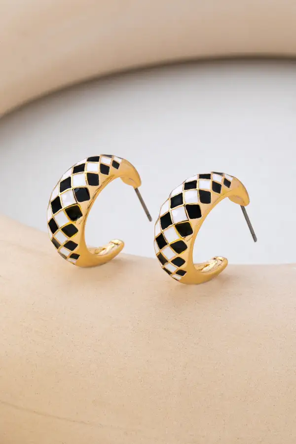 Checkered namel Hoop arring