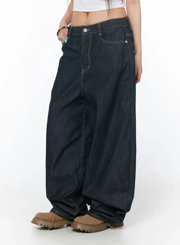 Wide-Fit Loose-Fit Jeans