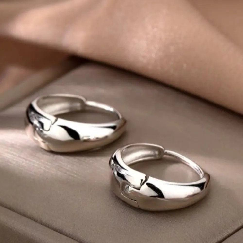 Women's Lightweight Hoop Earrings