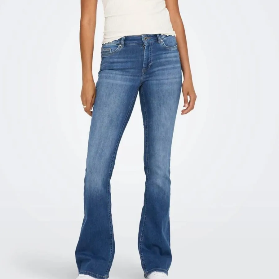 Flare Mid-Waist Women's Jeans