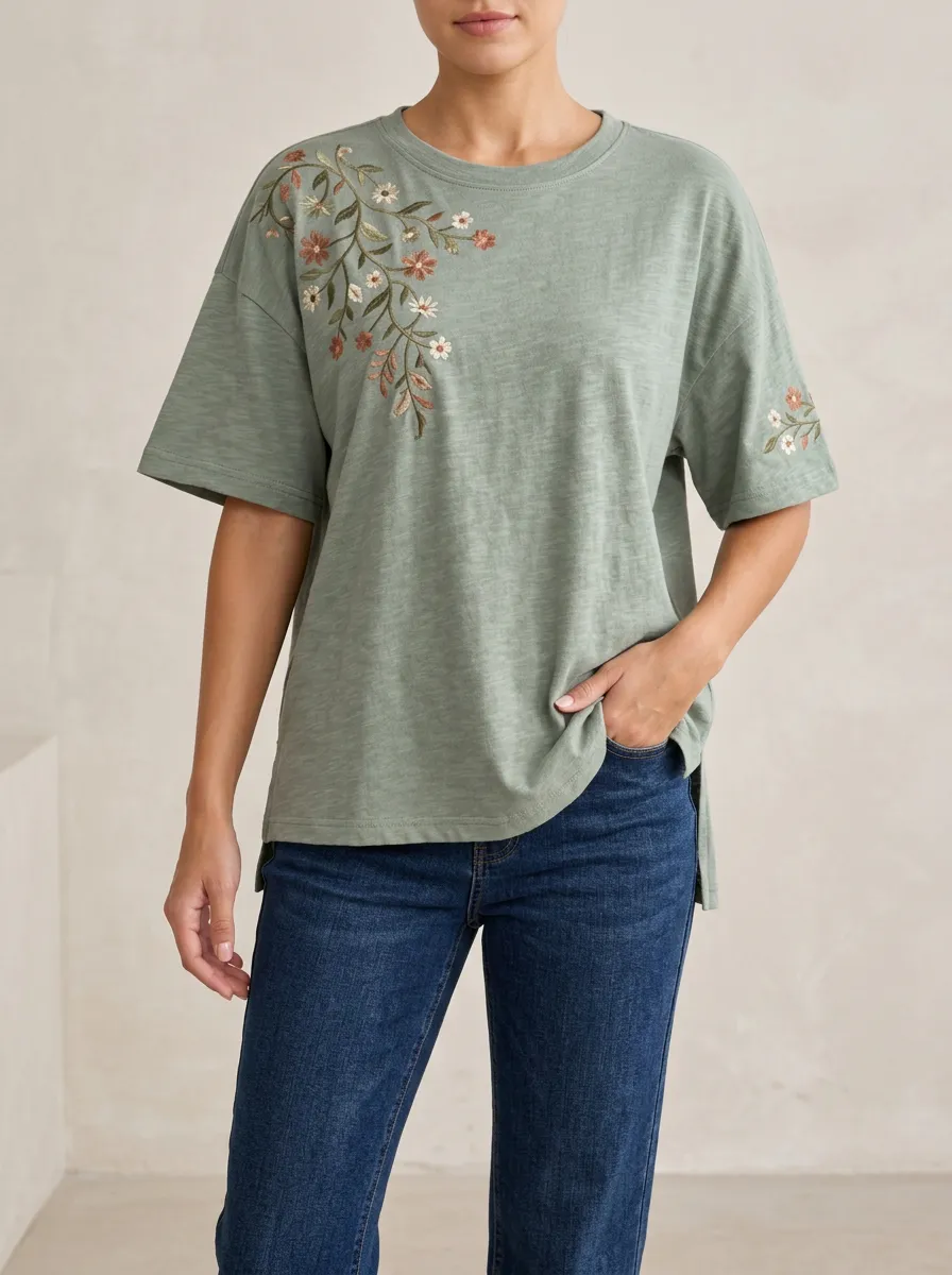 Comfort Focused Floral Print Embroidered Detail Women's Relaxed Short Sleeve Tee