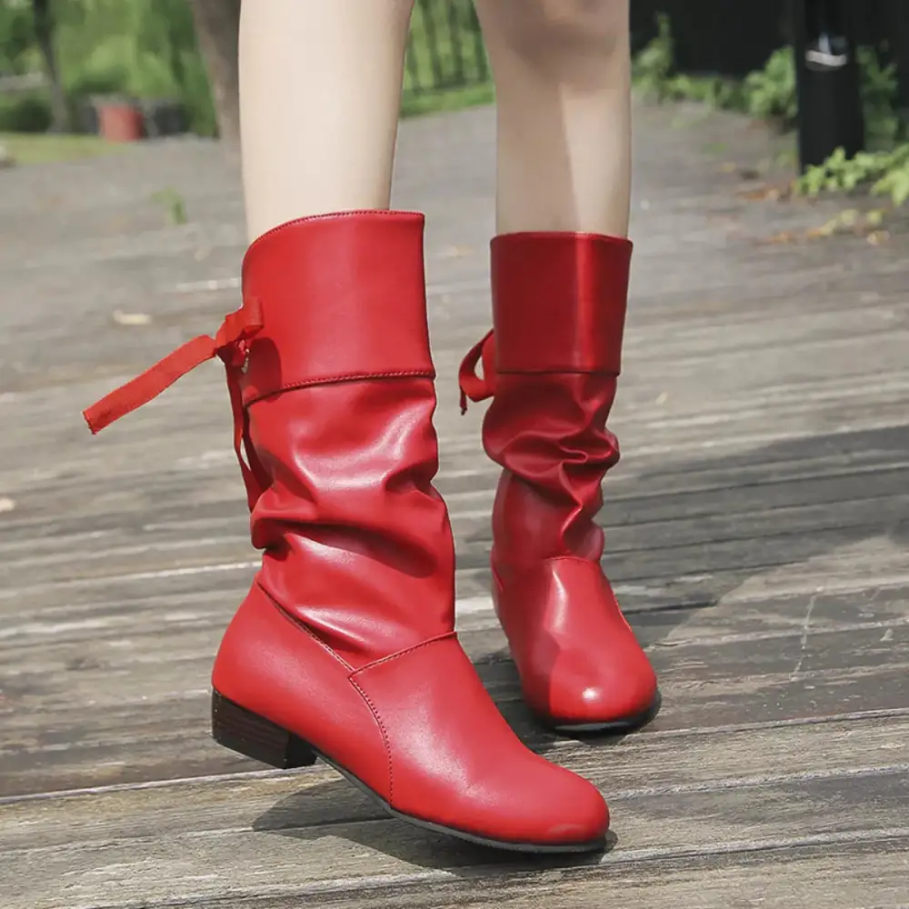 Relaxed Round Toe Block Heel Boots