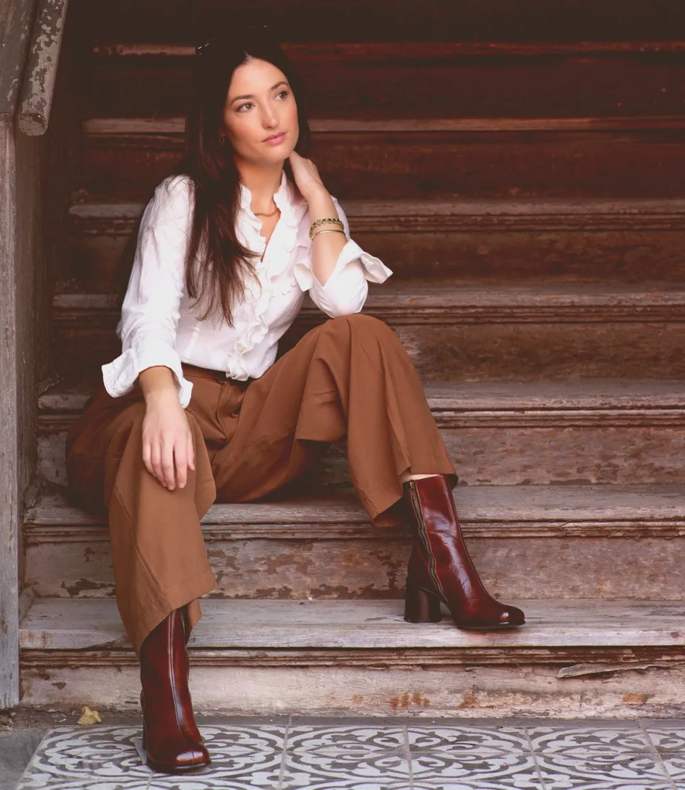 Square-Toe Distressed Heritage Everyday Boots