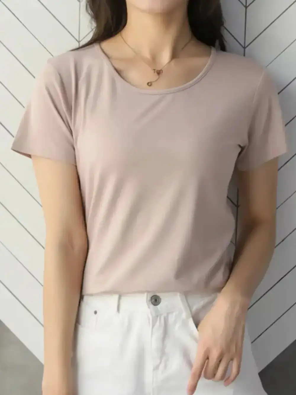 Delicate Round-Neck Short-Sleeve T-Shirt