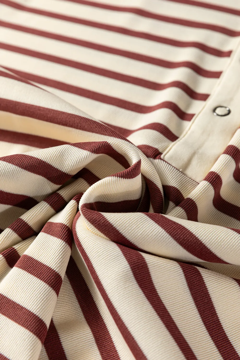 Red Stripe Half Buttons Round Tee