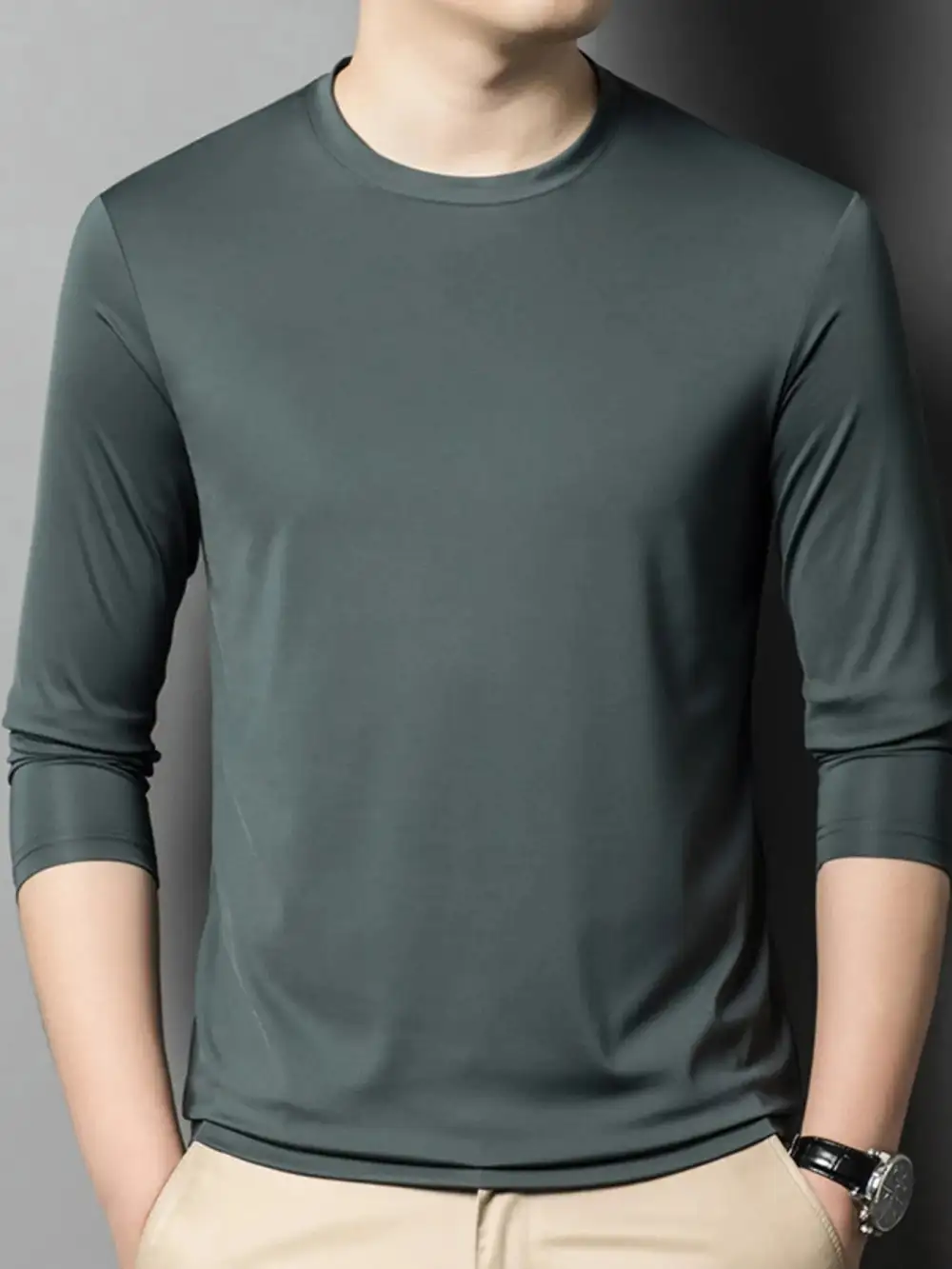 Round-Neck Long-Sleeve T-Shirt