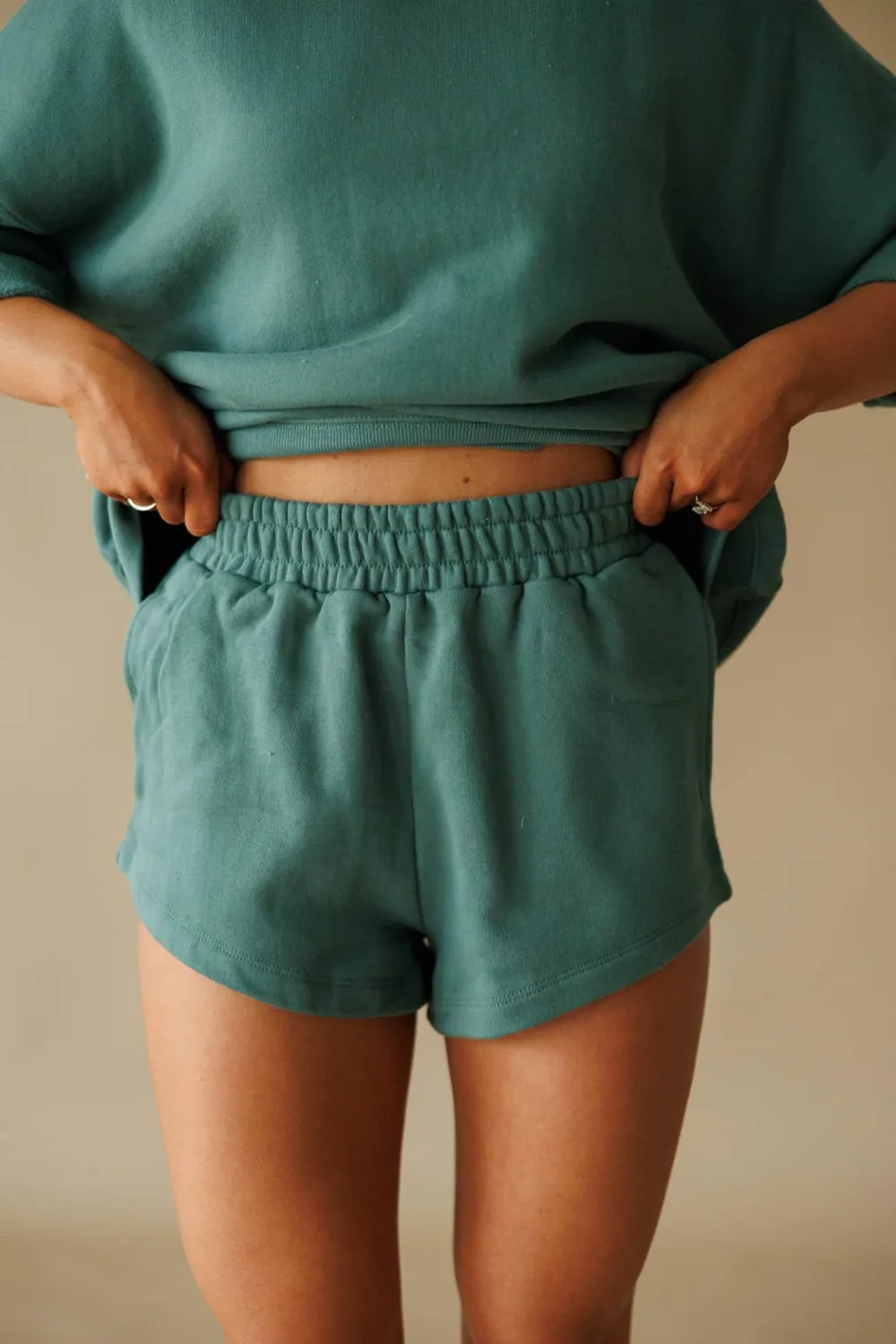 Classic Cotton Elastic Waist Pocket Casual Shorts
