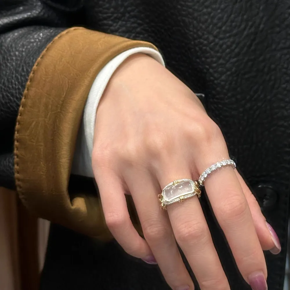 ✨ A ring that instantly elevates your look. Featuring a luminous translucent center stone, gold-tone detailing, and sparkling accents, this statement ring brings effortless elegance to every outfit.