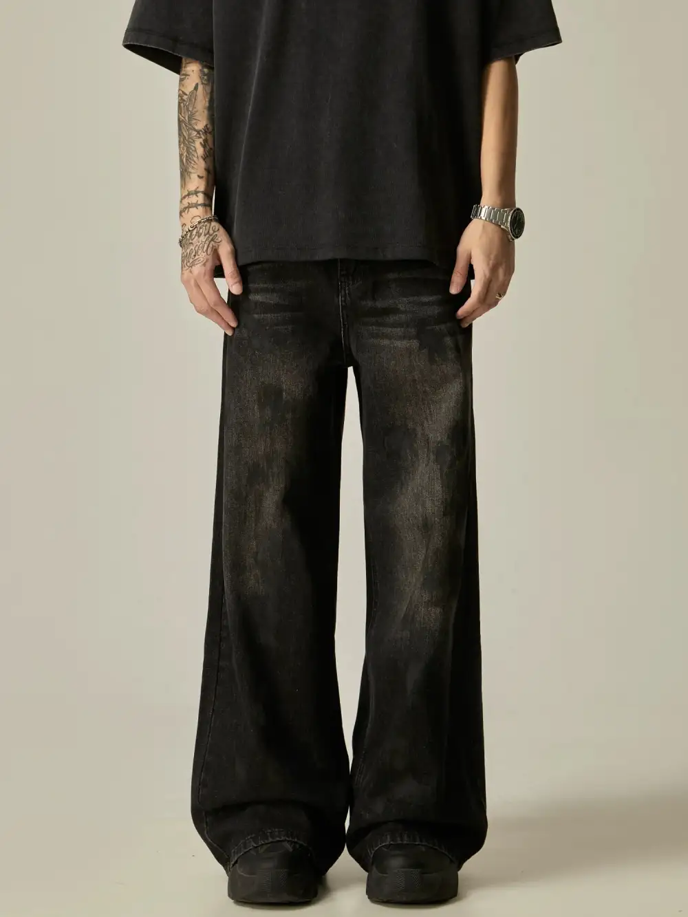 Wide-Leg Distressed Washed Jeans