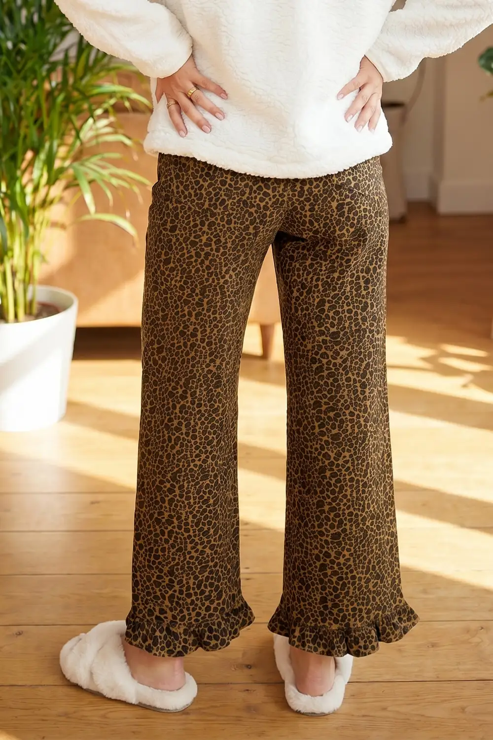 Women's Leopard Print Ruffled Hem Shift Jeans