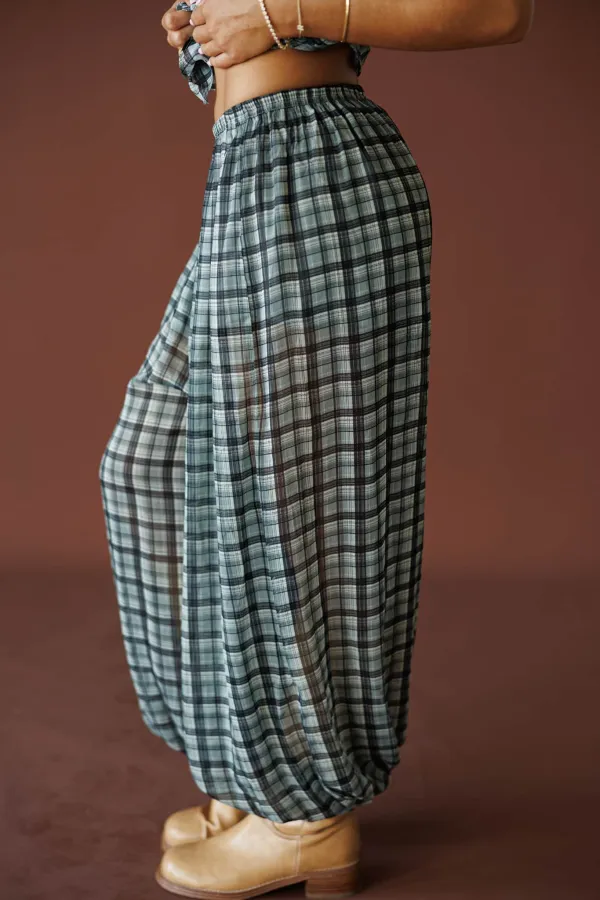 Wide-Leg Relaxed Pants