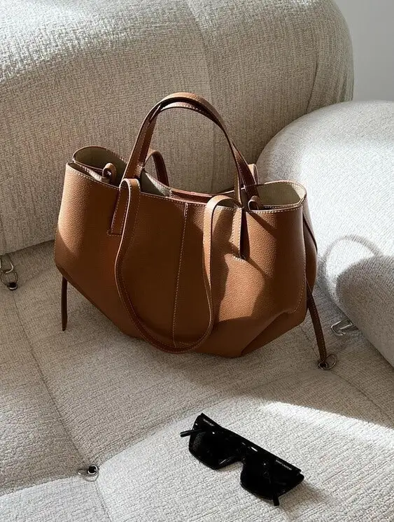  Refined Structured Leather Tote Bag Apparel
