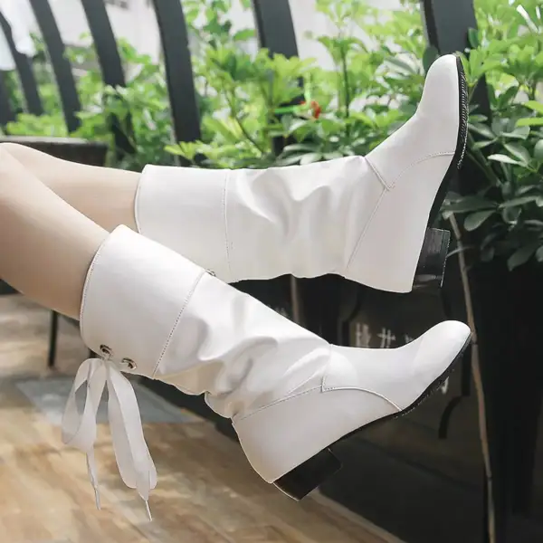 Relaxed Round Toe Block Heel Boots