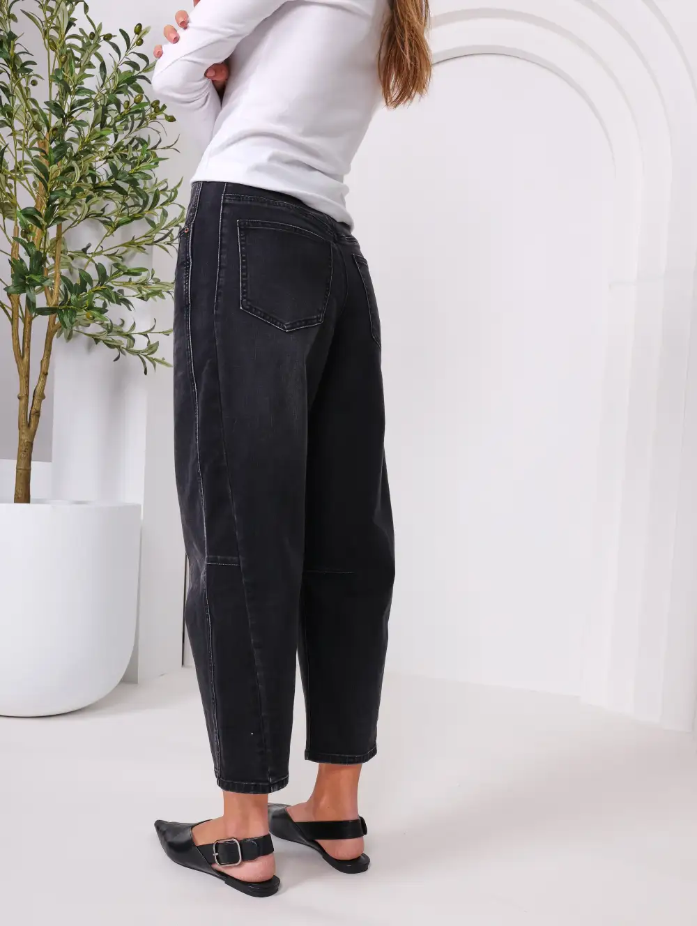 Women's Relaxed Barrel-Leg Denim Jeans