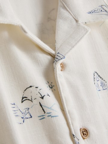 7-15yrs | Printed Textured Shirt detail 2