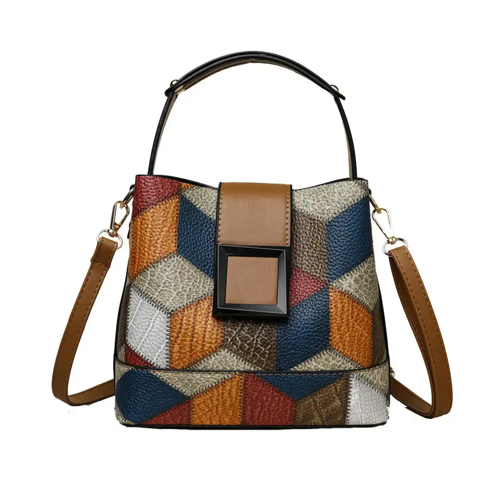 Vibrant Elegance: Emerald Green Pebbled Leather Bucket Bag