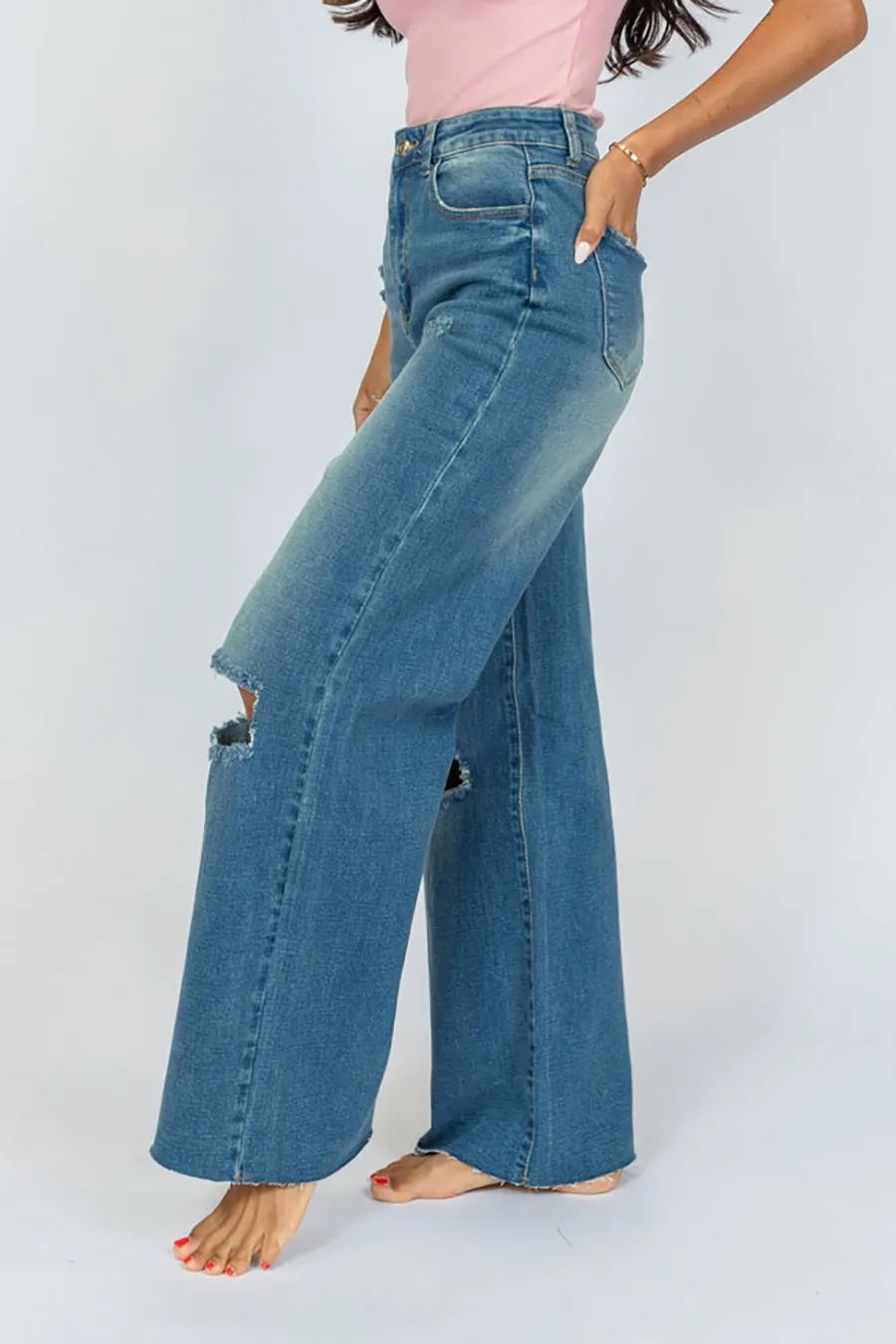 Fashionable Medium Wash Wide Leg Jeans