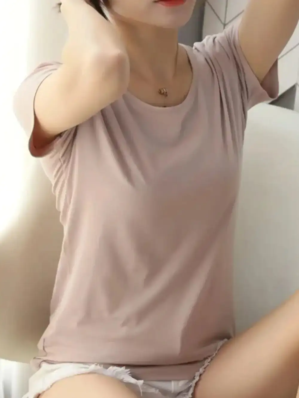 Delicate Round-Neck Short-Sleeve T-Shirt