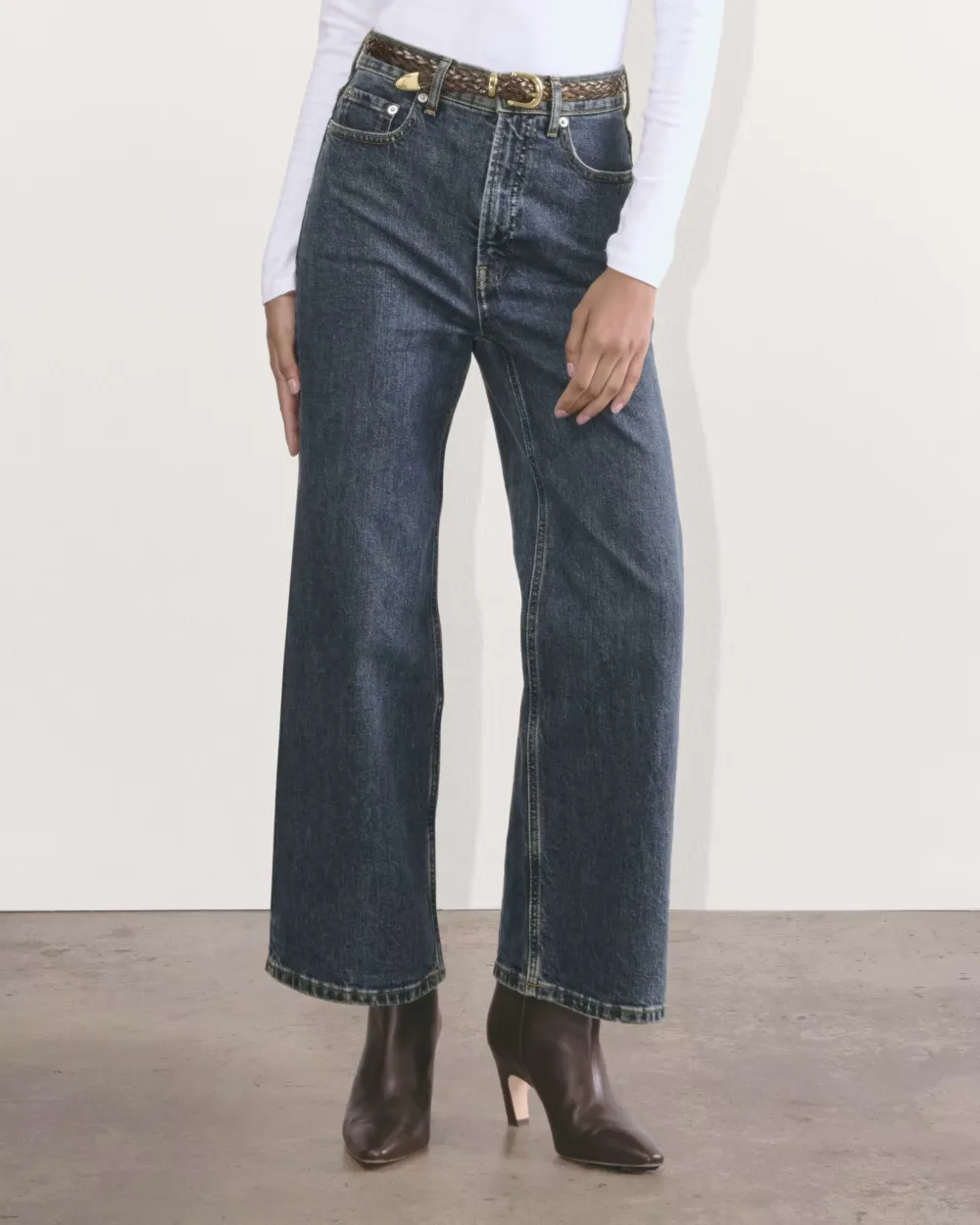 STRAIGHT LEG JEANS