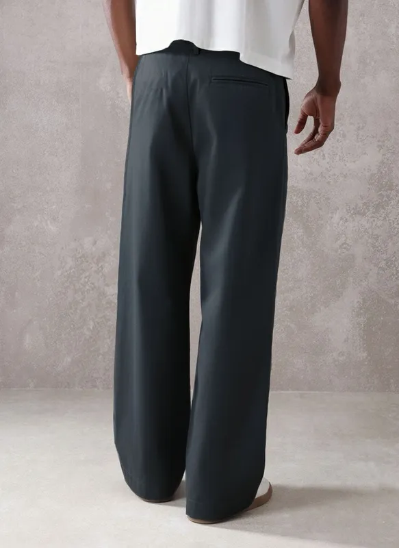Minimal Pleated Wide-Leg Trousers