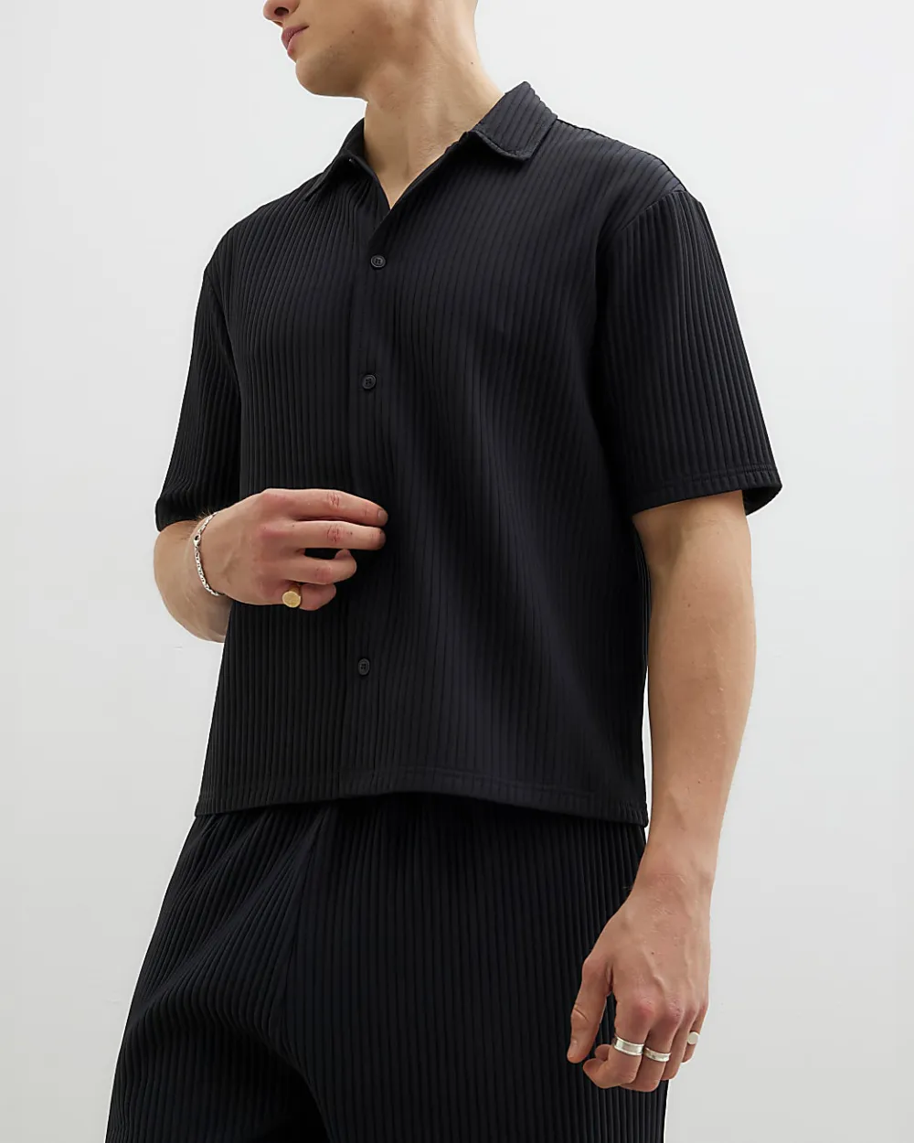 Men's Black Thick Pleated Striped Short-Sleeved Shirt