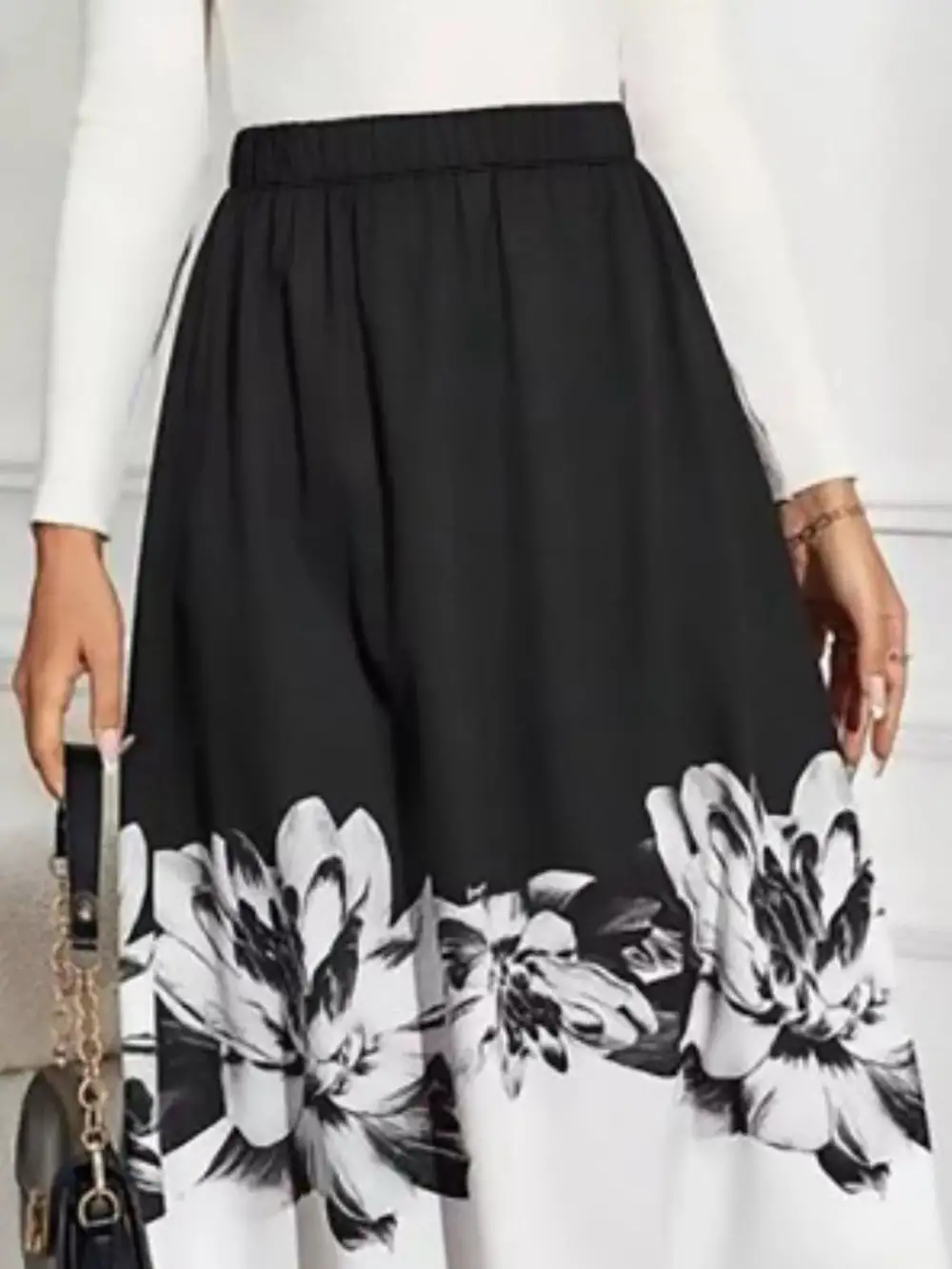 Minimal Line Printed Detail Skirt