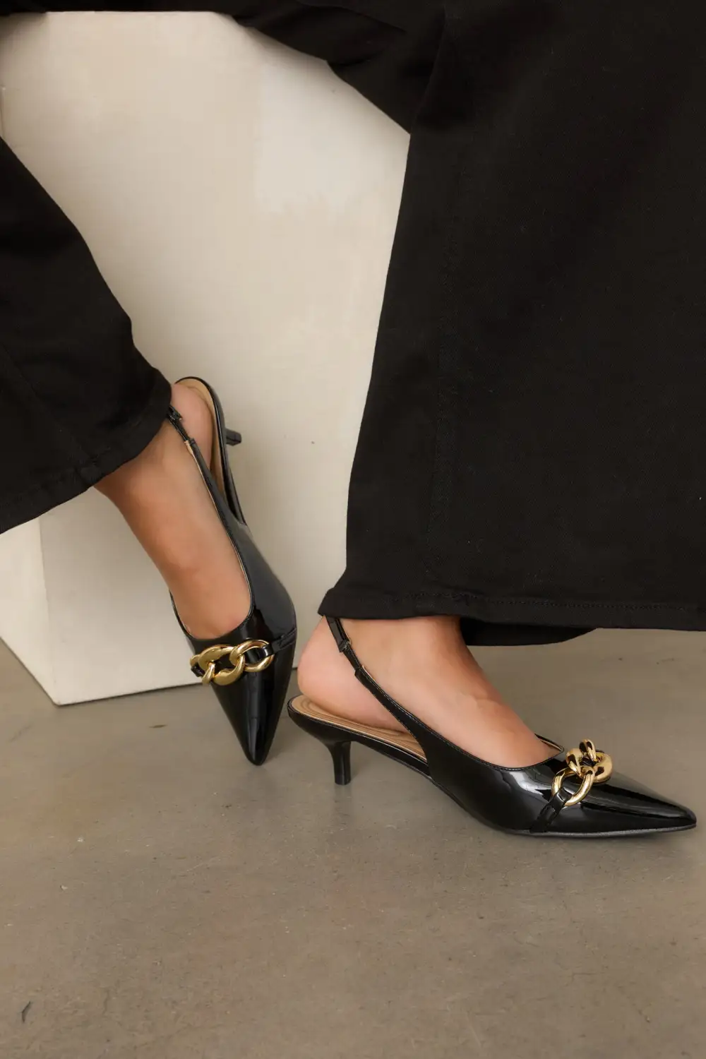 Modern Patent Pointed Toe Kitten Heel Slingback Slingback Heels