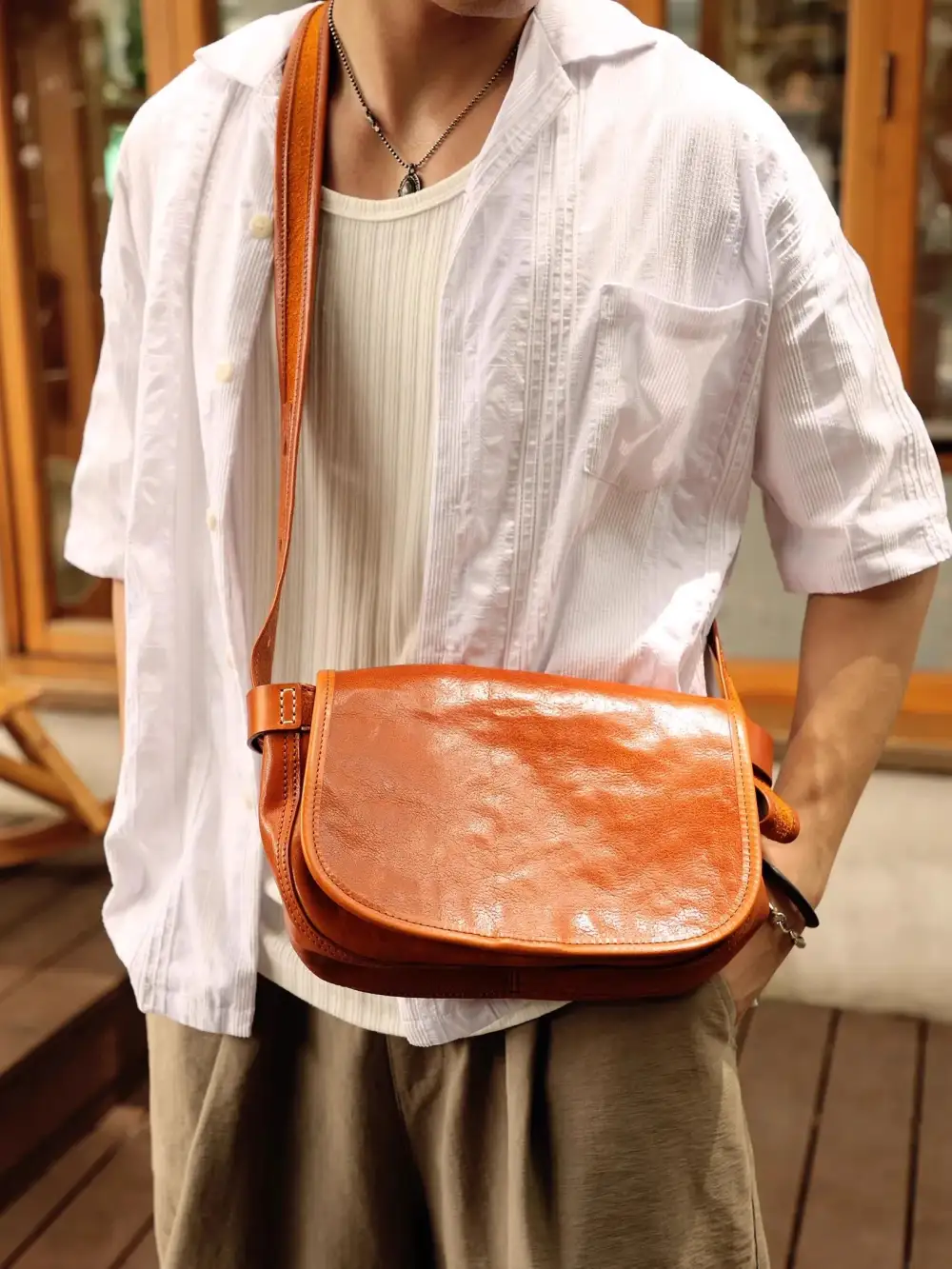 Versatile Ease: Casual Luxury Soft Leather Clutch