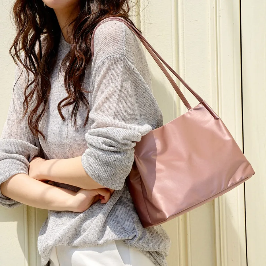 Soft Balance Shoulder Bag