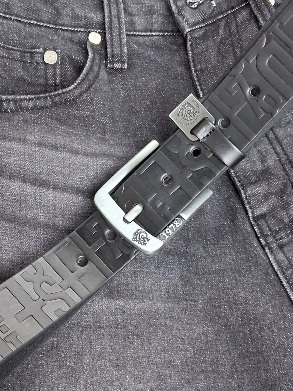 Minimal Buckle Wide Leather Belt