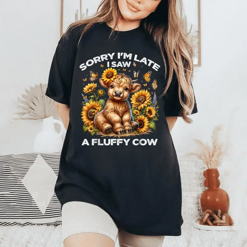Sorry I'm Late I Saw A Fluffy Cow Sunflower Highland Cow Women's Oversized Comfort T-Shirt