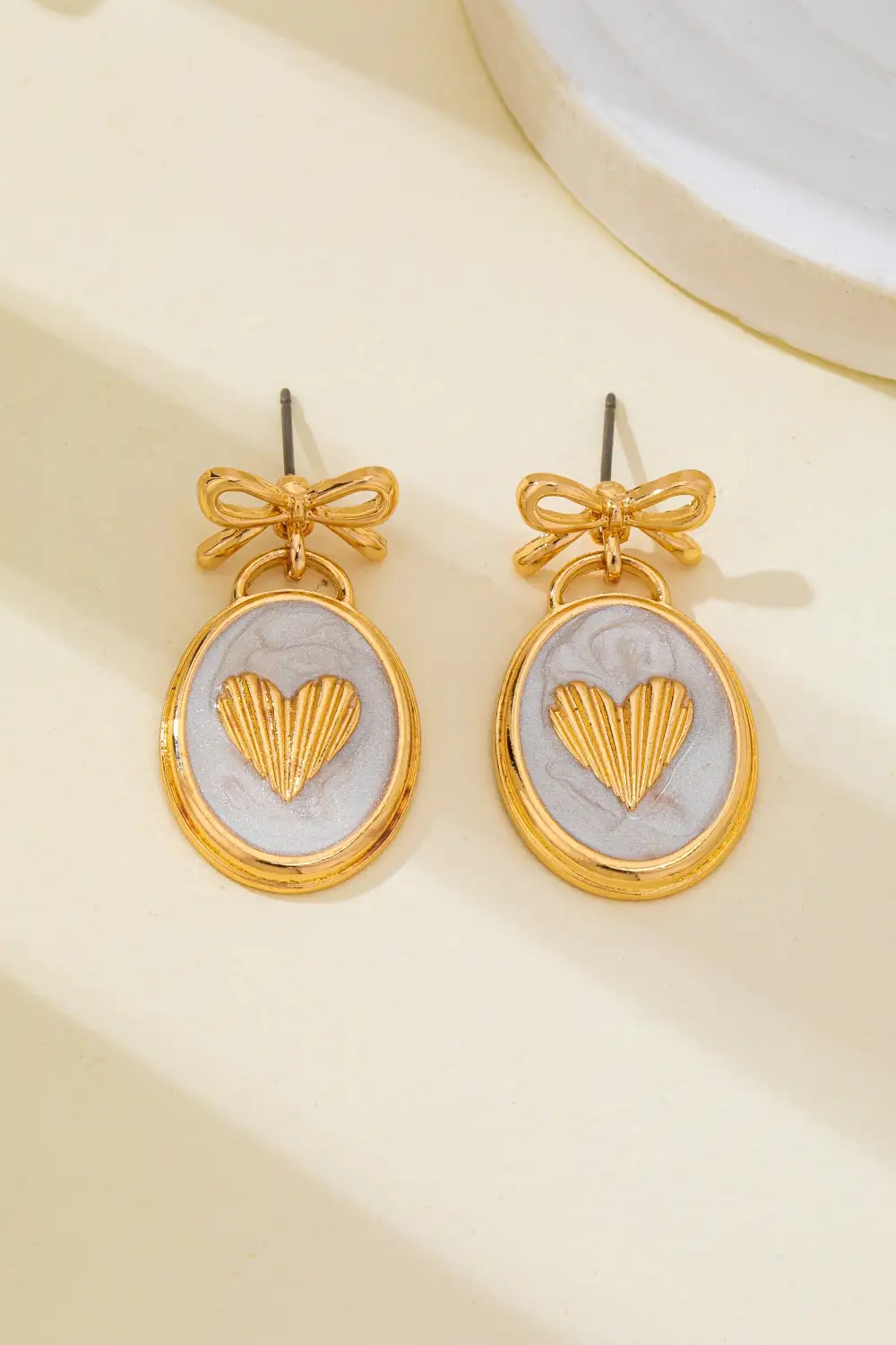 namel Oval Heart Bow Drop