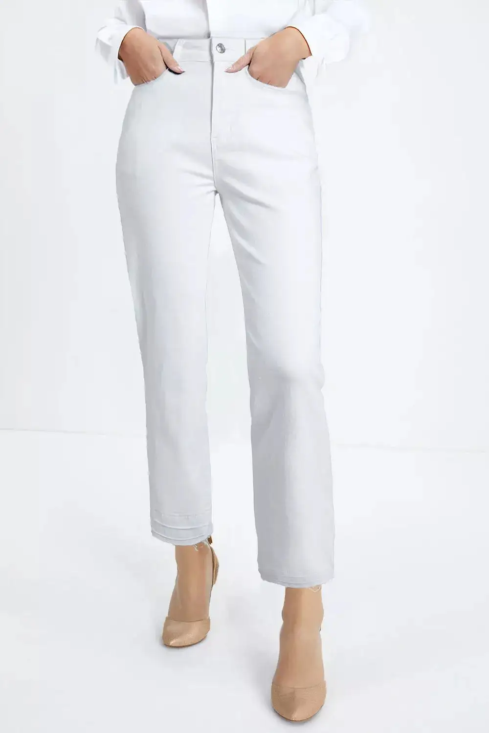 Streamlined Washed Pocketed Stretch Straight Leg Jeans