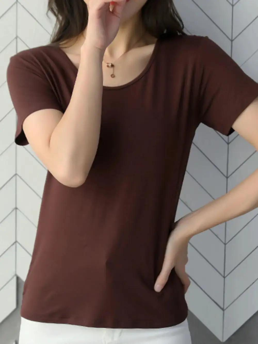 Delicate Round-Neck Short-Sleeve T-Shirt