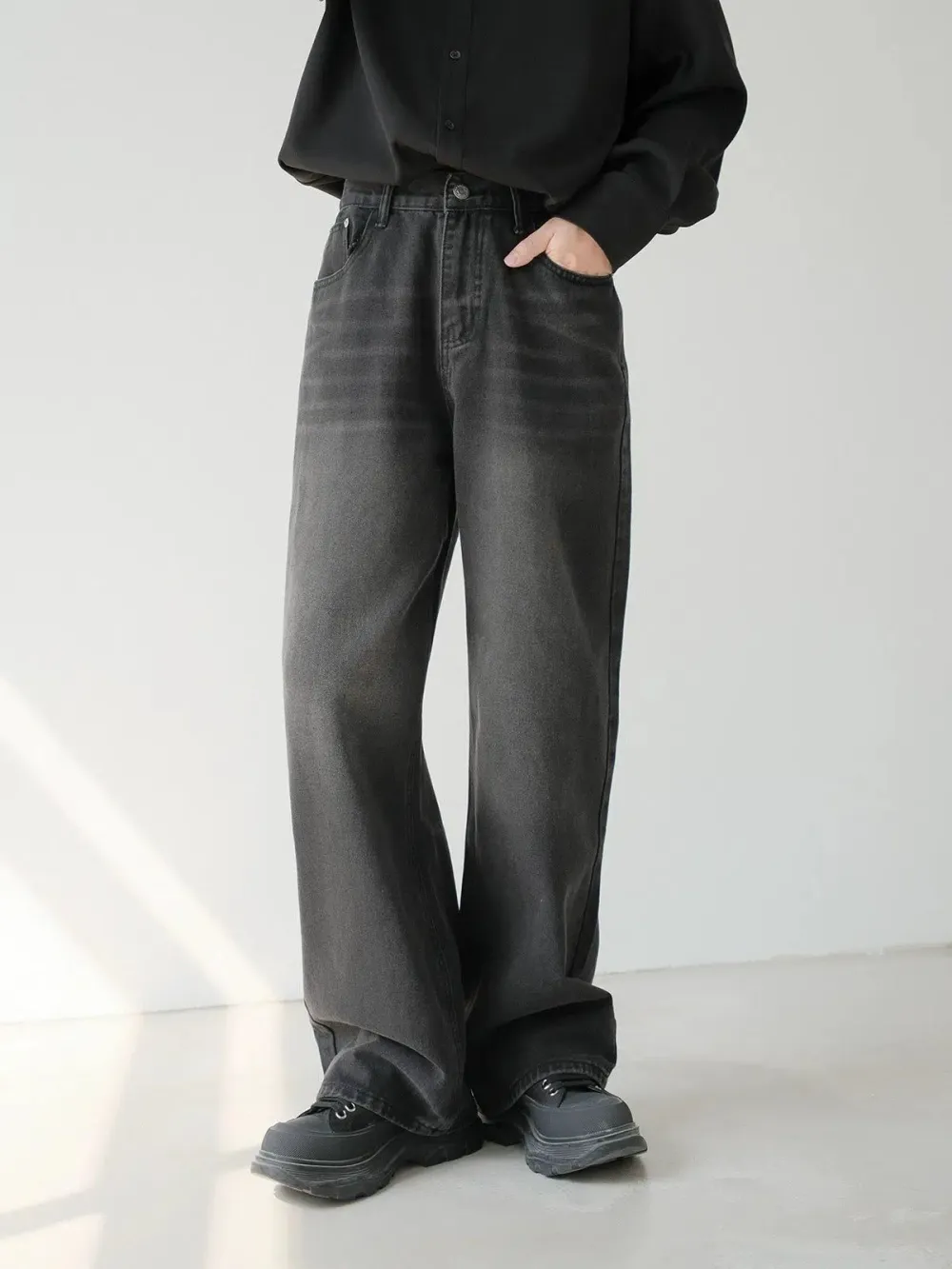 Whisker Line Regular Fit Jeans
