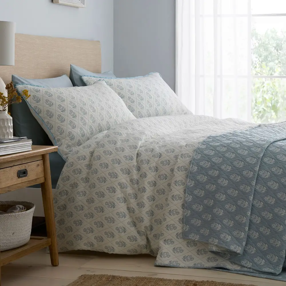 Refined Bedroom Reversible Floral Duvet Cover Set