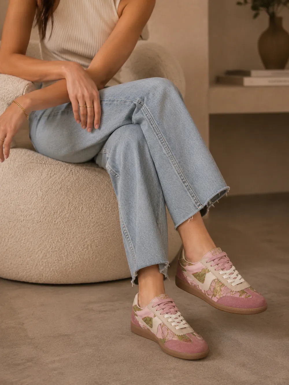 Low Top Easygoing Sneakers