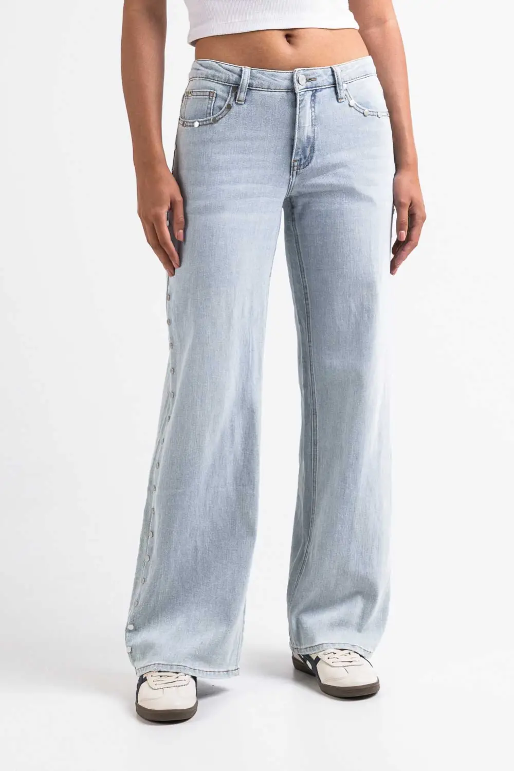 Chic Mid Rise Wide Leg Jeans