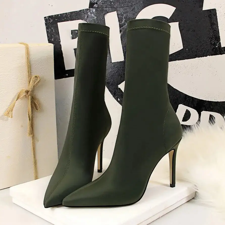 Contemporary Pointed-Toe Classic Pumps
