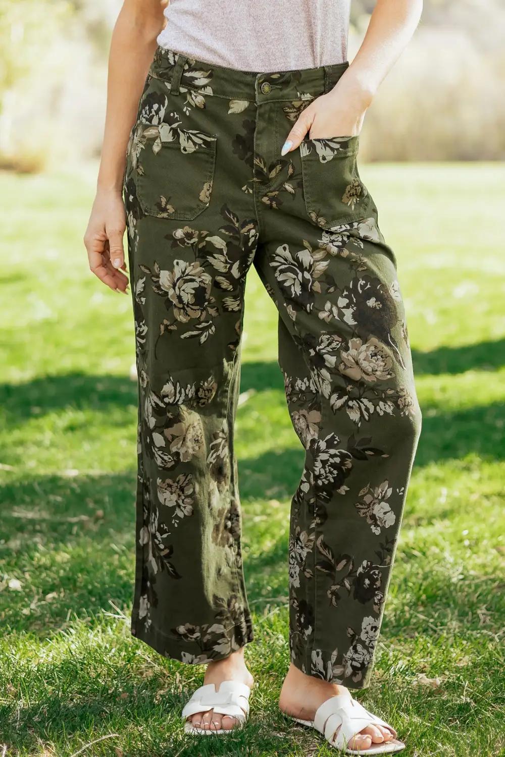 Women's Vintage Floral Print Square Patch Pocket Raw Hem Shift Jeans