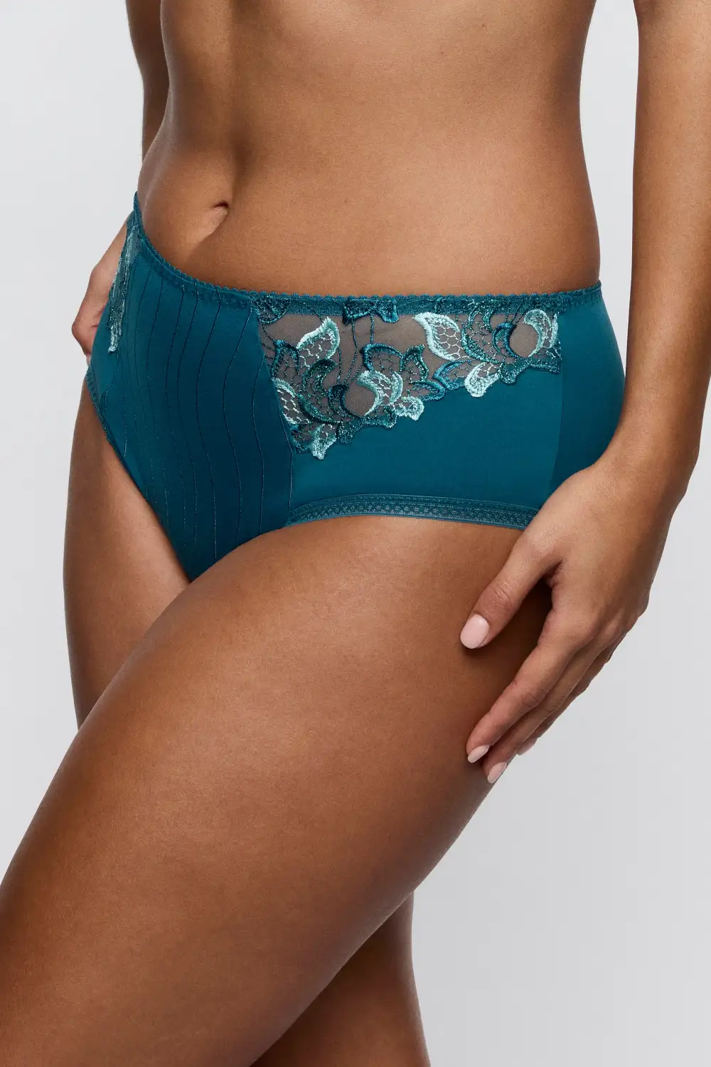 Women's Flat Seams Elastic Waistband Cotton Gusset Cotton Retro Detail Soft Fabric Brief Panty