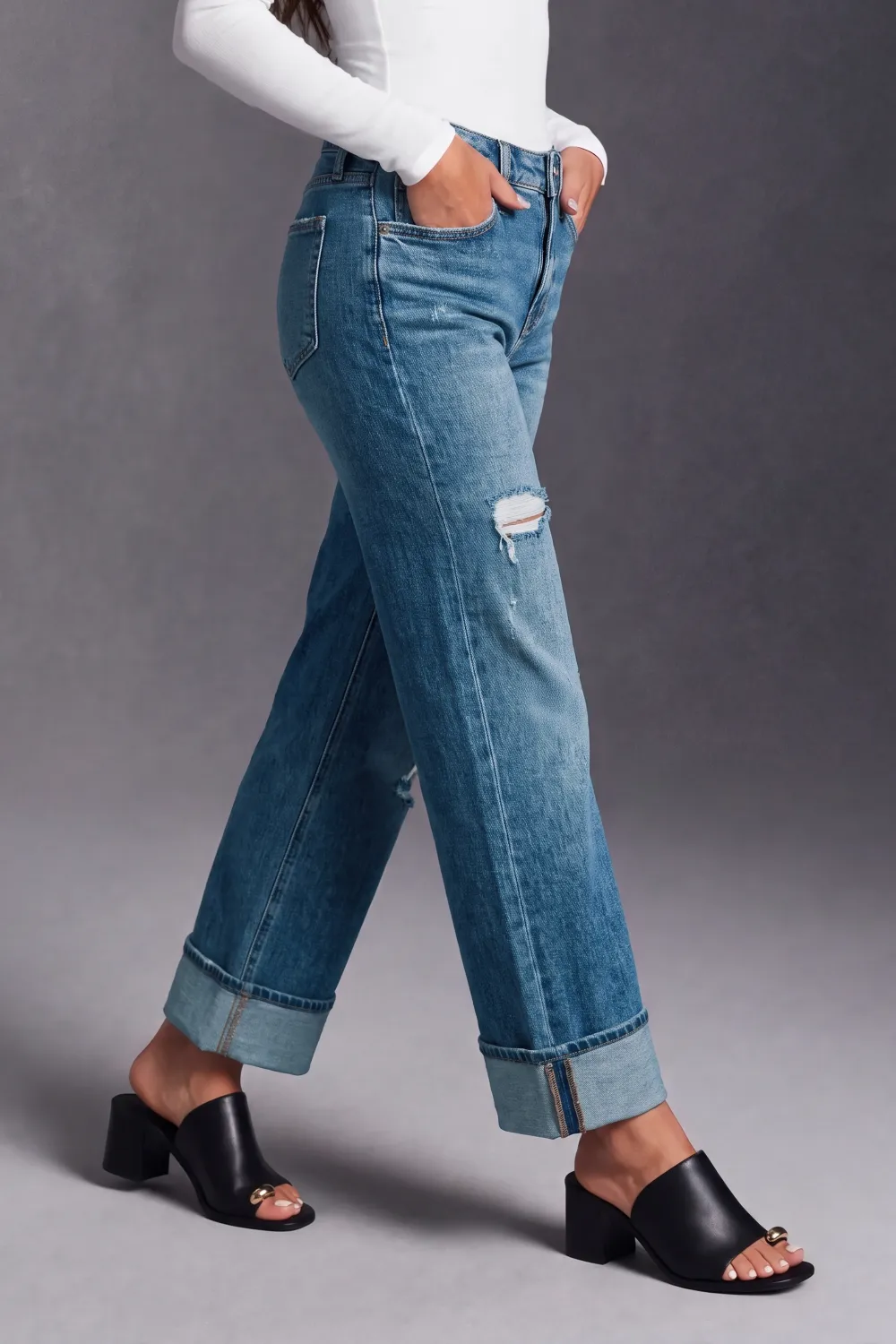 Women's Mid Rise Wide Leg Cropped Jeans