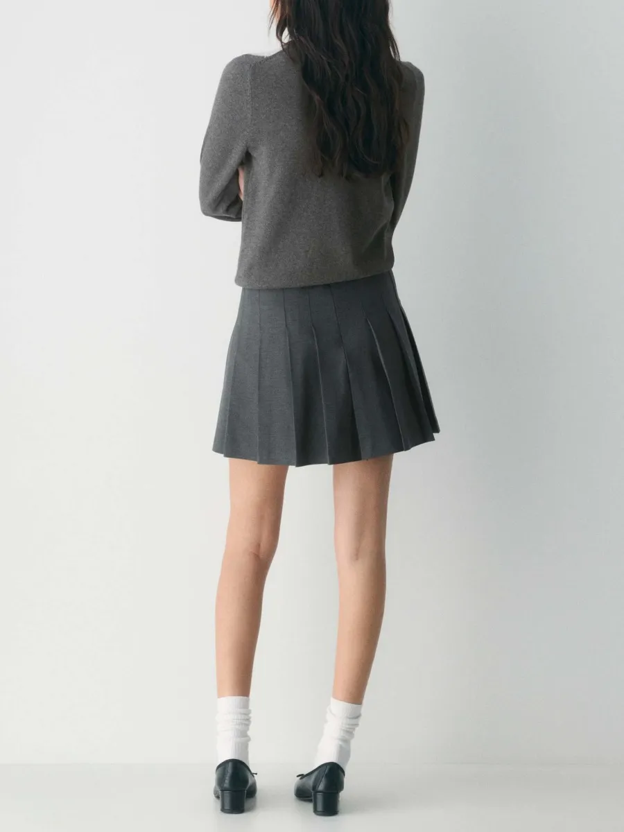Minimalist High-Waist Pleated Skirt