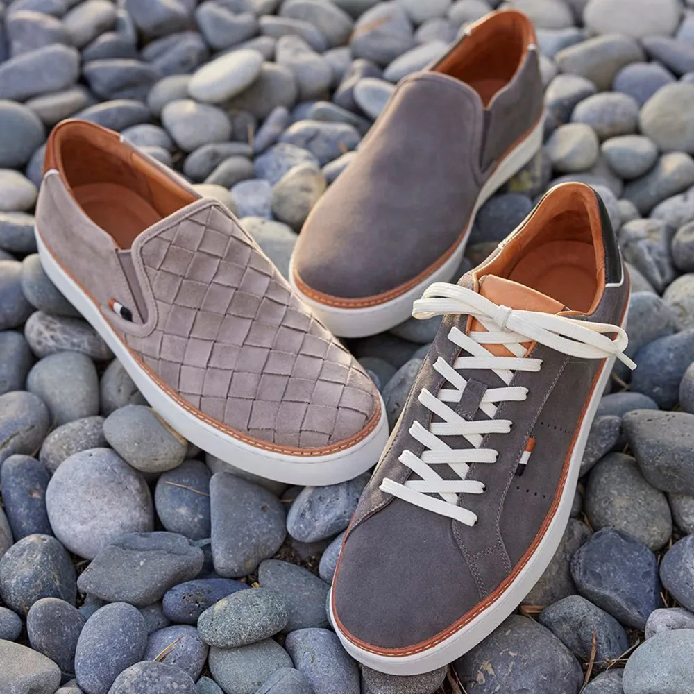 Slightly Roomier Feel Lace-up Casual Style Sneaker