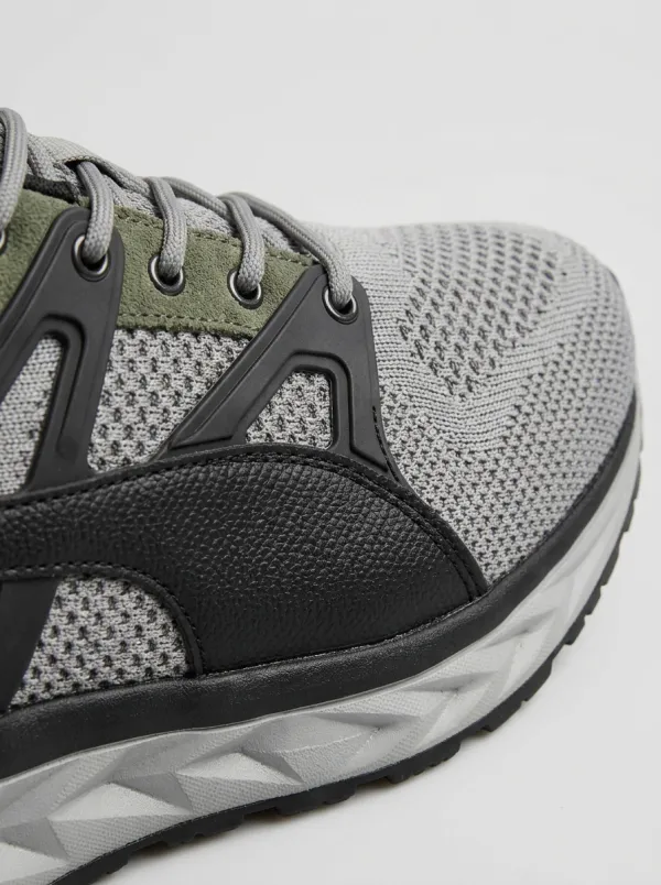 Men's Sporty Sneaker Graphic