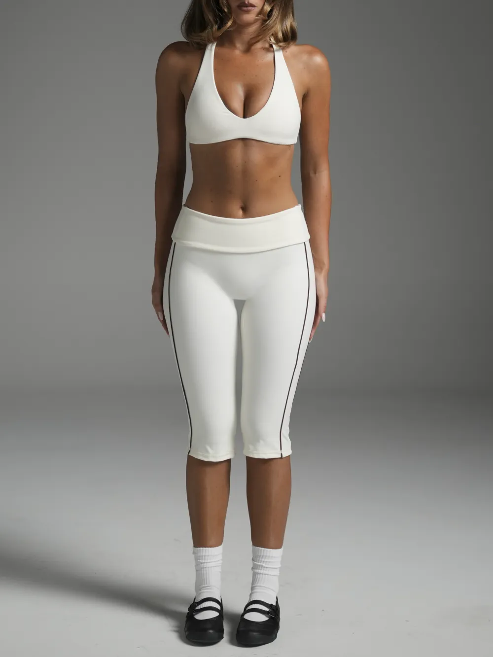 Classic Mid-Waist Piped Foldover-Waist Scrunch-Detail Capri Leggings