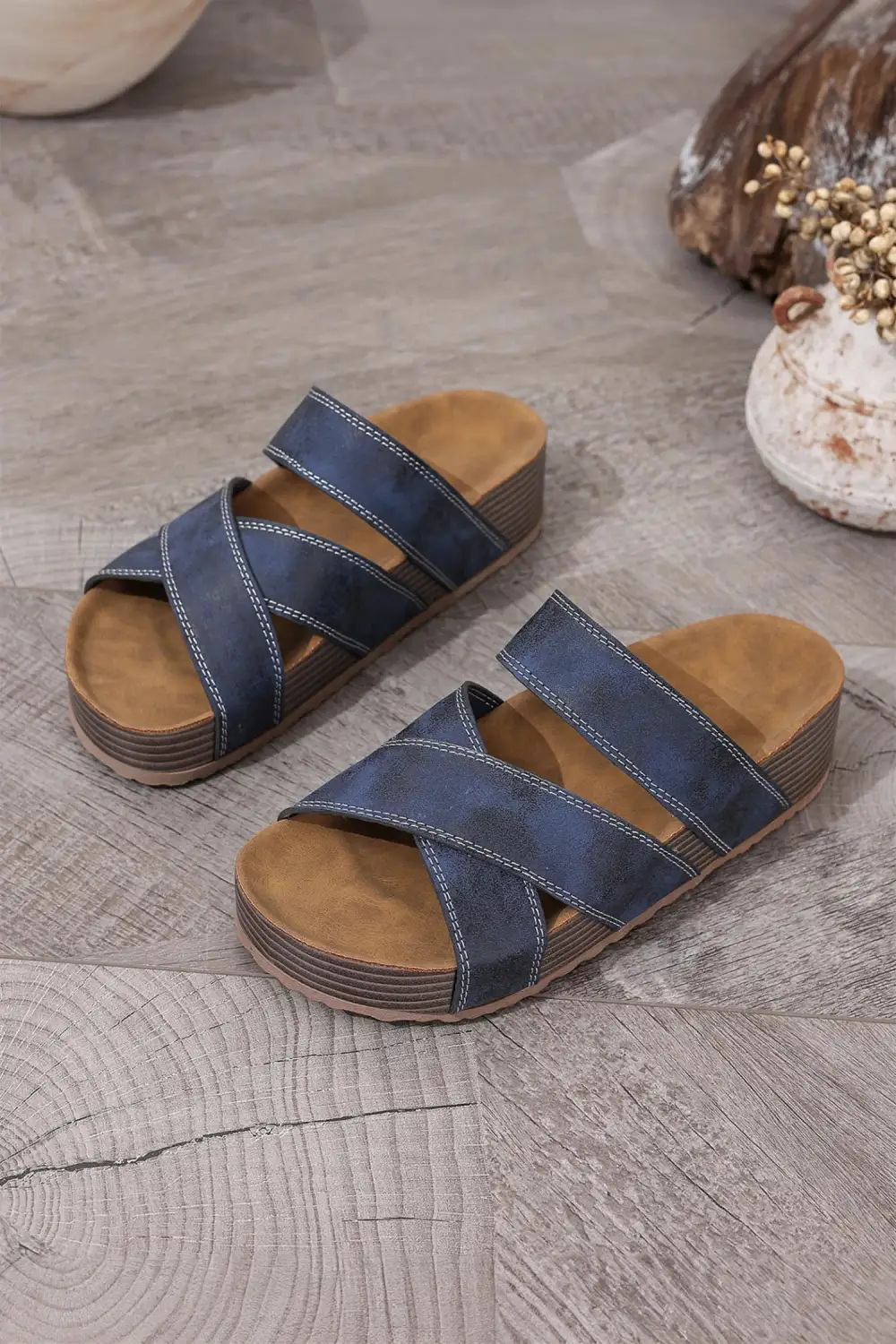 Distinctive Contrast Stitch Crossband Platform Sandals