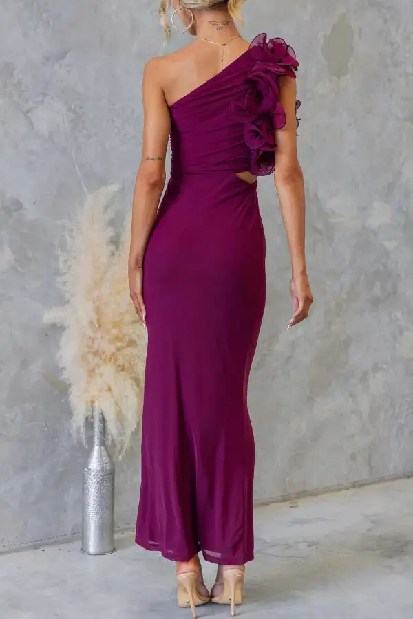 Sophisticated Sleeveless And Flowing Maxi Skirt