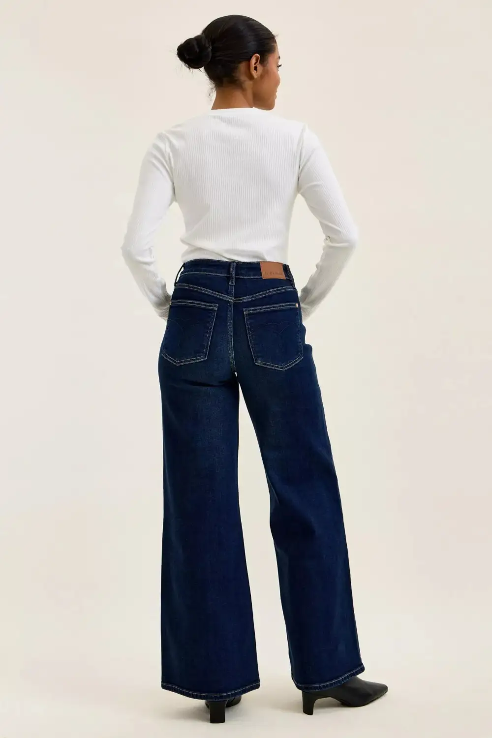 Relaxed Shape Denim High Rise Wide Leg Pocketed Jeans
